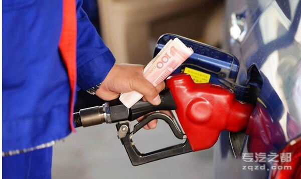 油价下调重回5元时代 柴油每升降0.31元