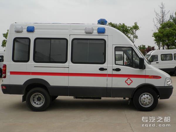 依维柯宝迪A37救护车价格 依维柯运输型救护车  监护型救护车