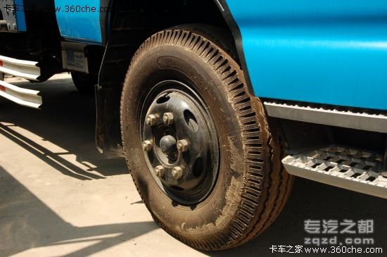 轻卡轮胎过早损坏 质量保养双因素影响