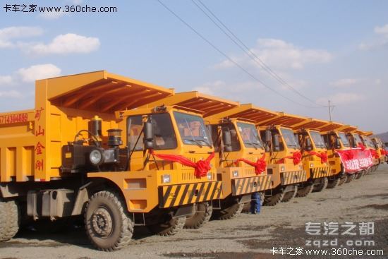 扬州首批自主研发宽体矿用车交付使用