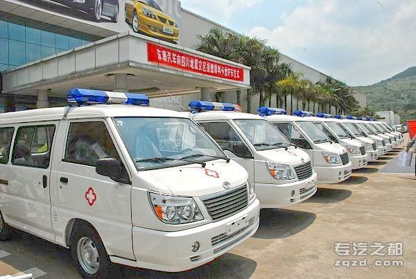 东南汽车向雅安灾区捐助10辆得利卡做医疗救助车