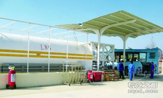 中国首座高速LNG加气站 日照服务区投运