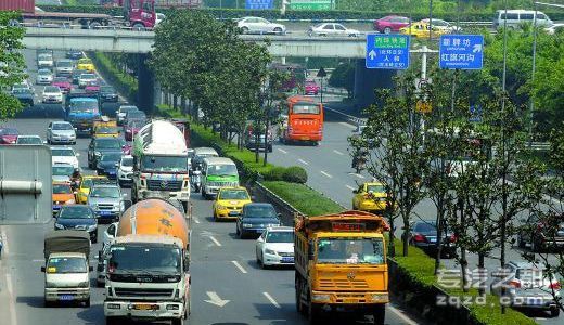 重庆对货车通行证管理 违法将扣分罚款