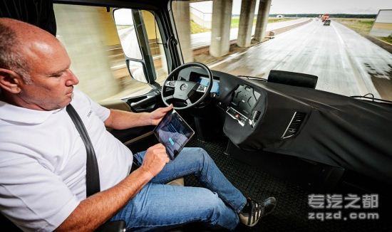 可以无人驾驶啦 奔驰展示未来卡车2025