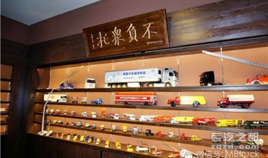 奔驰卡车“驶进”中国商用车模型博物馆