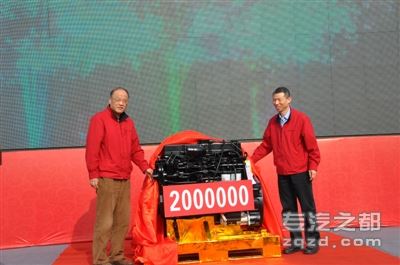 第200万台东风康明斯发动机下线公司举行隆重纪念仪式