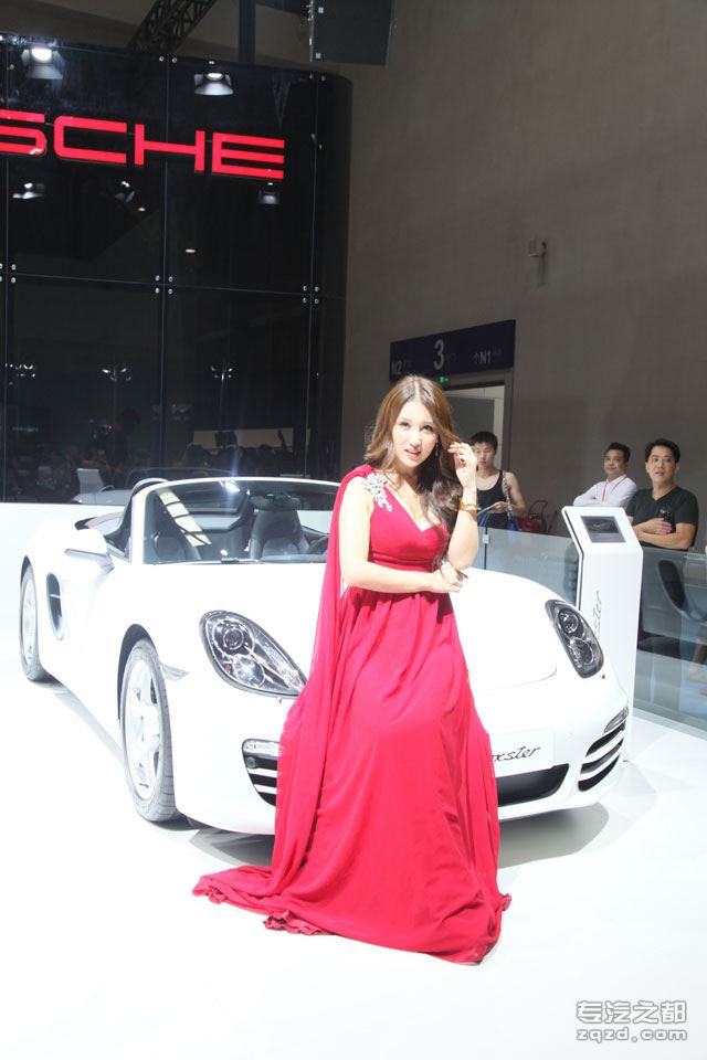 2013重庆国际车展美女车模一展打尽
