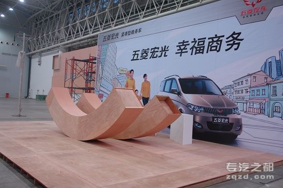 武汉首届中国国际商用车展系列报道之布展篇
