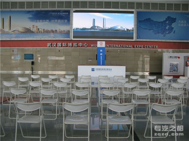图片报道：武汉国际博览中心新貌迎接中国国际商用车展览