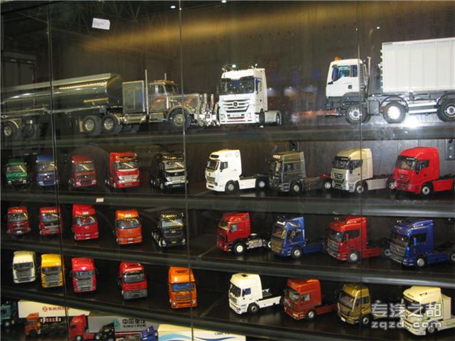 图片欣赏：第二届中国国际商用车展览中的卡车车模