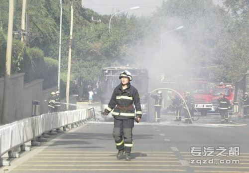 北京一公交车起火 未造成人员伤亡