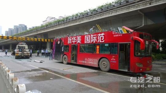 南宁双层公交“削顶”  12名责任人被问责