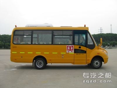 东风牌EQ6666S4D3型幼儿专用校车
