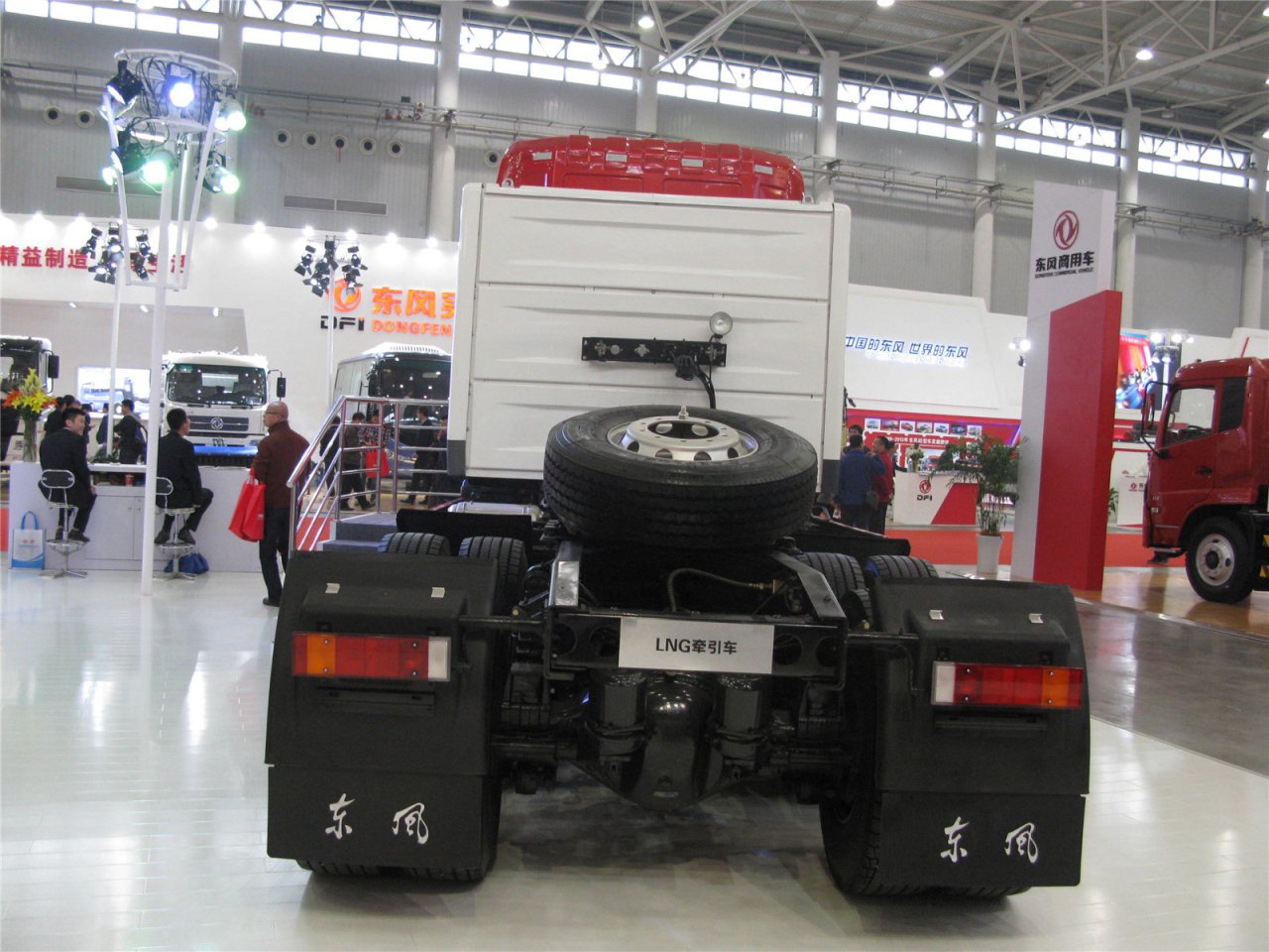 第二届中国国际商用车展览车型：LNG牵引车