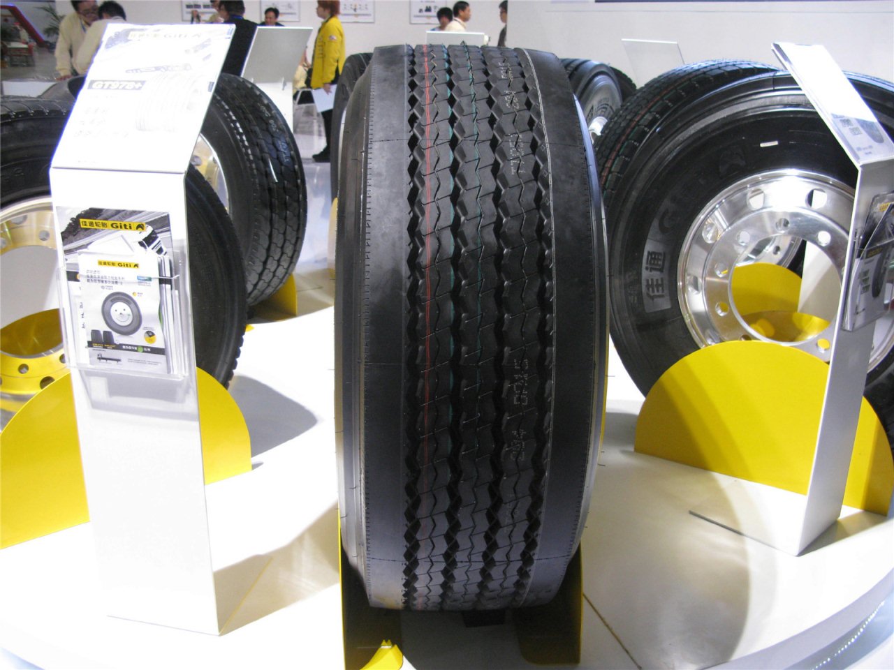 第二届中国国际商用车展览配件系列：轮胎、轮毂等