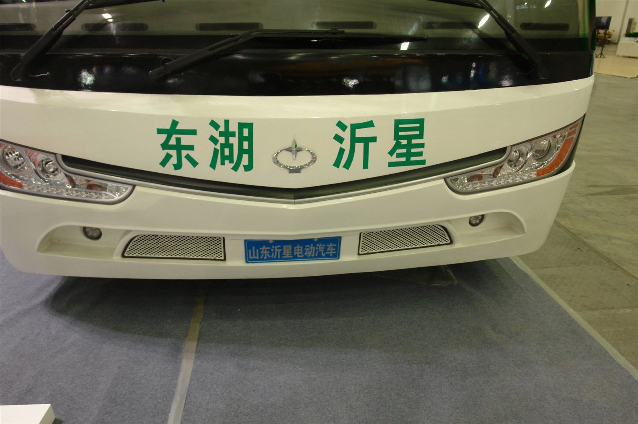第二届中国国际商用车展览车型：东湖沂星纯电动机场摆渡车