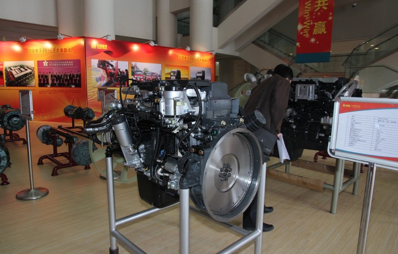 中国重汽MC07.34-40 国四 发动机